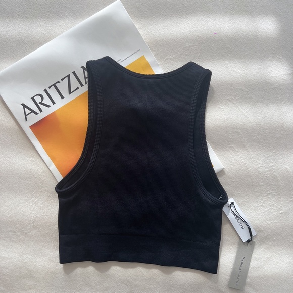 TWO Aritzia Babaton Seamless Cropped Tanks - Picture 5 of 12